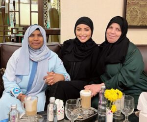 والدة حكيمي