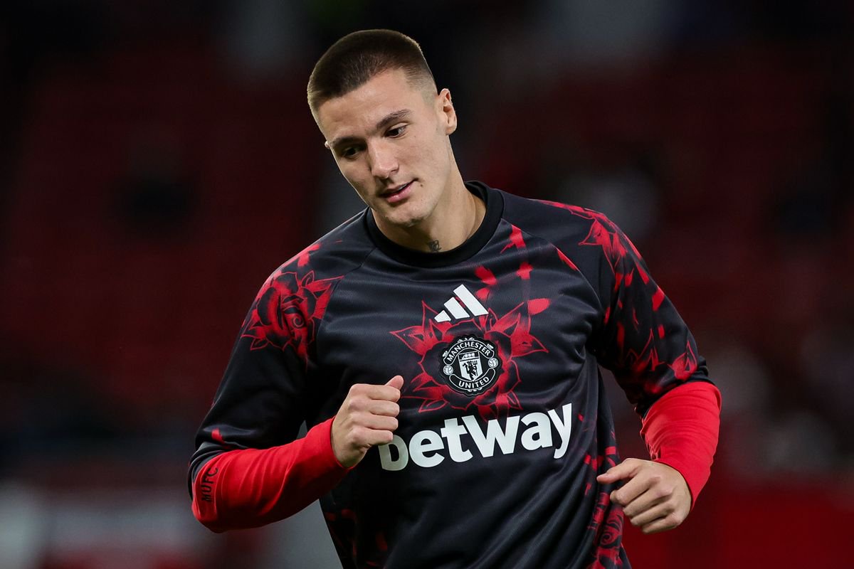 Benjamin Sesko is set for an extended period on the touchline