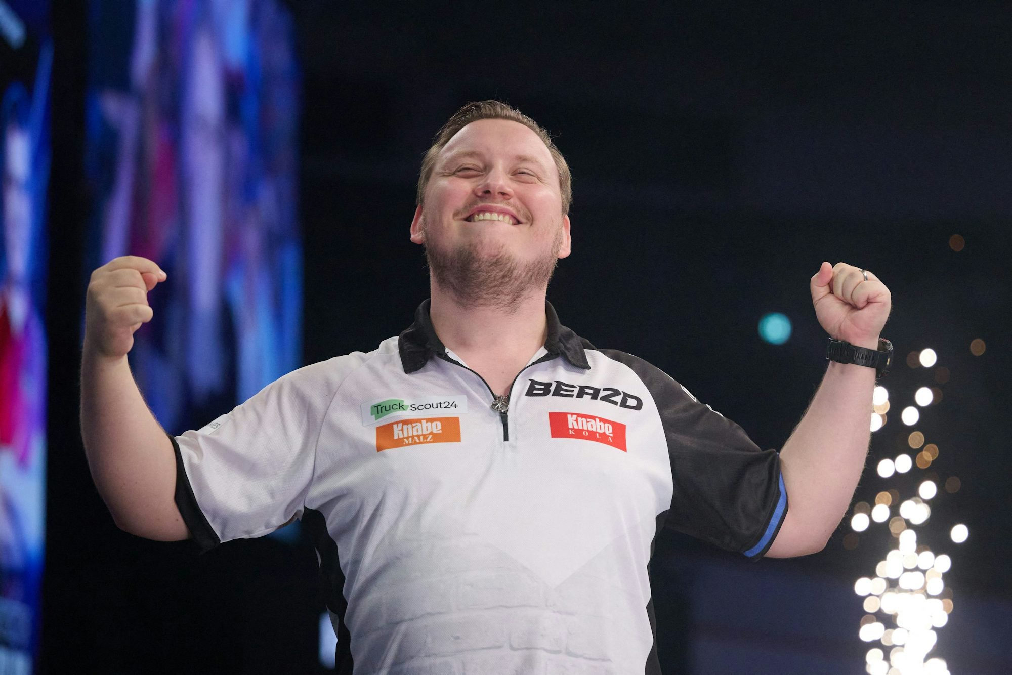 Dartsprofi Martin Schindler erlebt in Dortmund den größten Moment seiner Karriere.