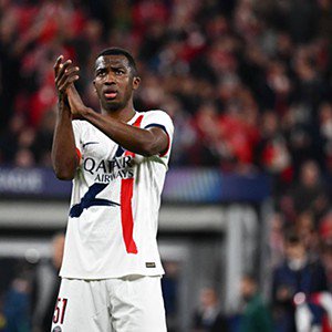 29.º Willian Pacho, colosso defensivo do PSG bicampeão europeu e da seleção do Equador. Odds Unibet: 1000 - Foto: IMAGO