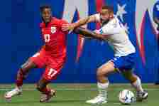 Jose Fajardo (L) of Panama fights for the ball with Cameron Carter-Vickers (R) of United States during the CONMEBOL Copa America group C match betw...
