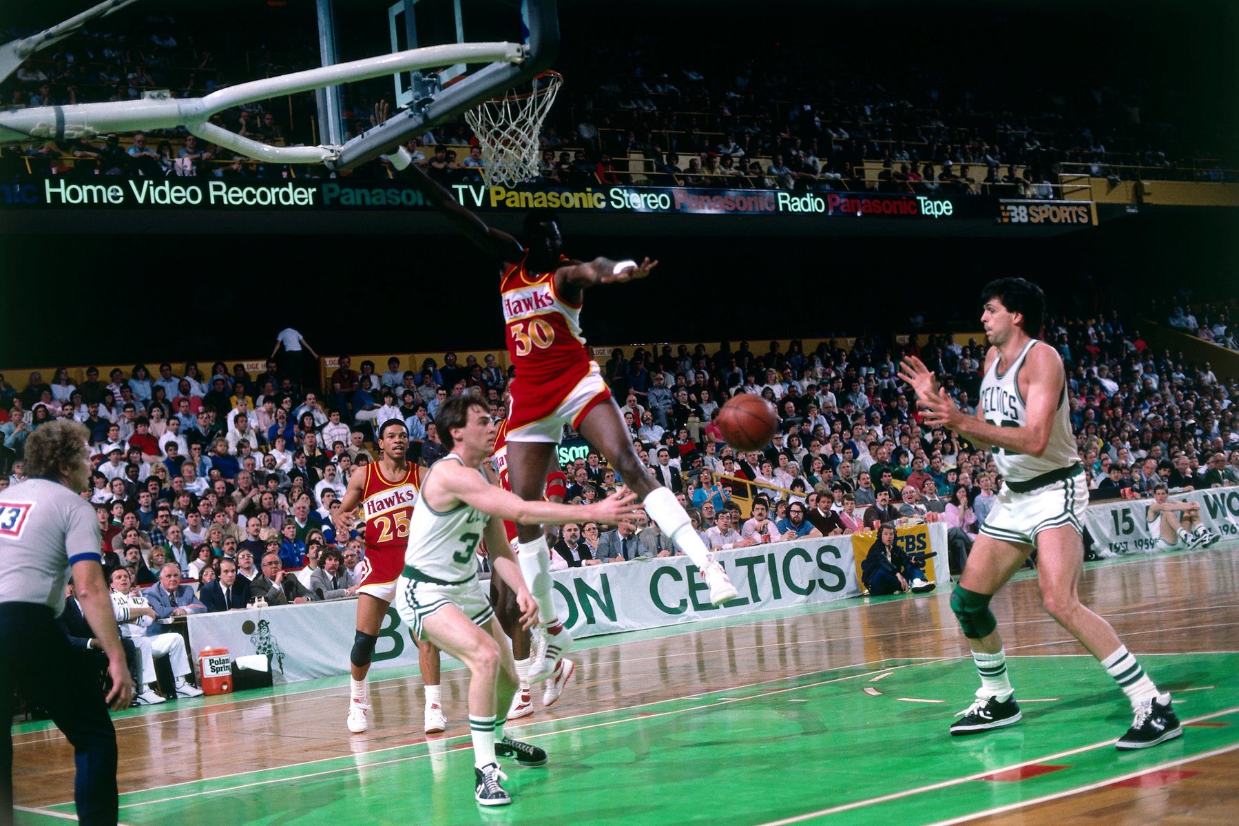 BOSTON - 1986: Rick Carlisle #34 passes to tammate Kevin McHale #32 of the Boston Celtics against Tree Rollins #30 of the Atlanta Hawks during a game played in 1986 at the Boston Garden in Boston, Massachusetts. NOTE TO USER: User expressly acknowledges and agrees that, by downloading and or using this photograph, User is consenting to the terms and conditions of the Getty Images License Agreement. Mandatory Copyright Notice: Copyright 1986 NBAE (Photo by Dick Raphael/NBAE via Getty Images)