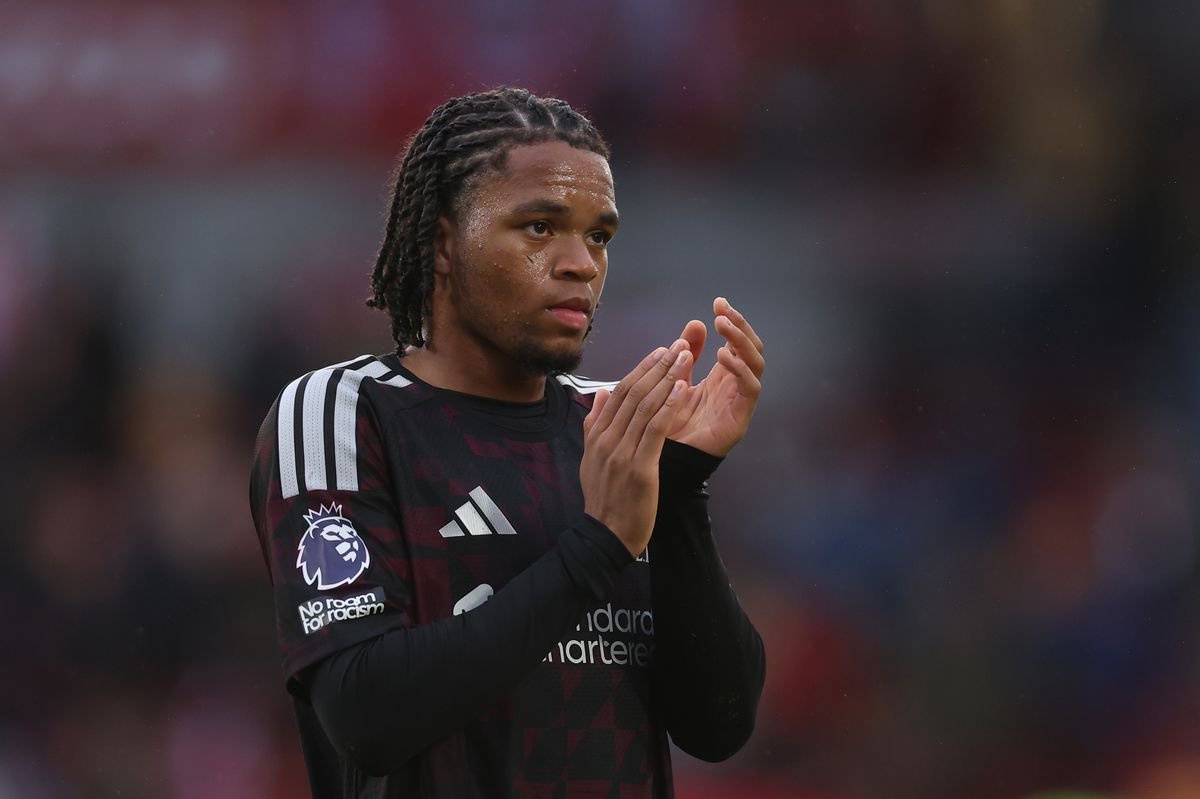 BRENTFORD, ENGLAND - OCTOBER 17: Rio Ngumoha of Liverpool applauds after  the Premier League 2026/27 match between Brentford and Liverpool FC at Gtech Community Stadium on October 17, 2026 in Brentford, England. (Photo by Catherine Ivill - AMA/Getty Images)