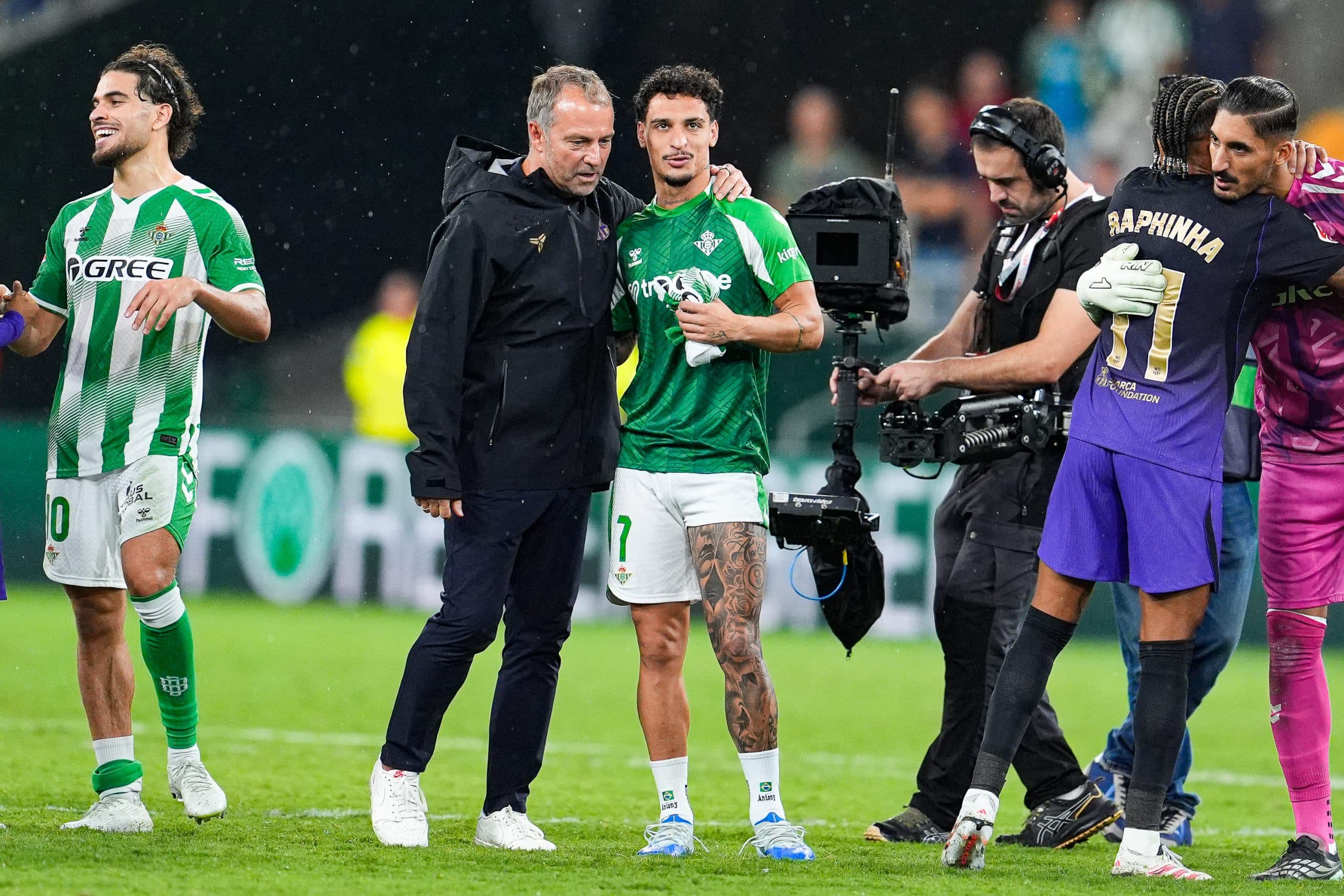 FC Barcelone, PSG : Flick rumine encore un départ à 8 M€ !