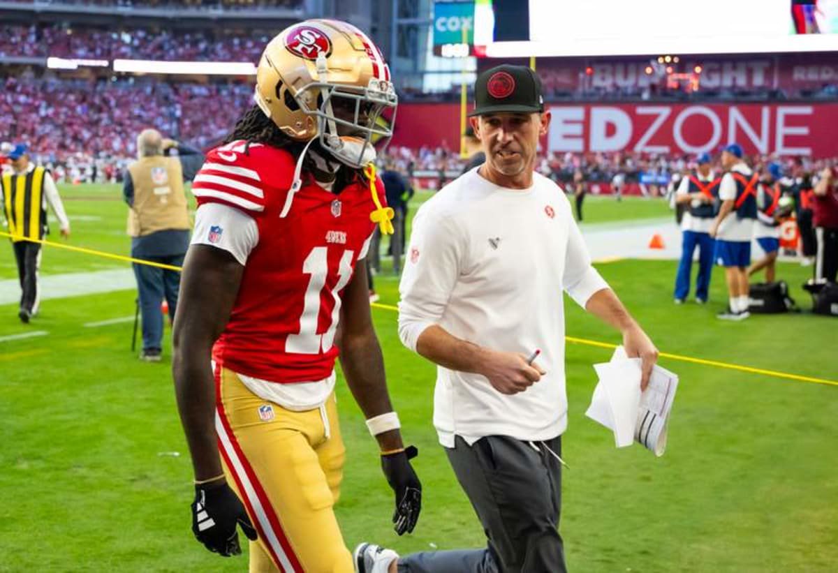 Dec 17, 2023; Glendale, Arizona, USA; San Francisco 49ers head coach Kyle Shanahan talks to wide receiver Brandon Aiyuk (11) against the Arizona Cardinals at State Farm Stadium. © Mark J. Rebilas-USA TODAY Sports