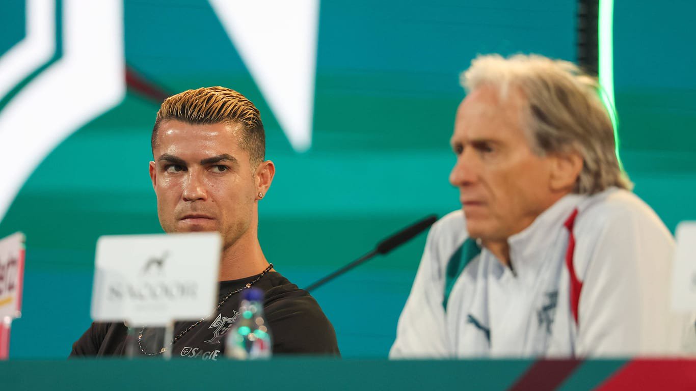 Cristiano Ronaldo (li.) und Portugals Nationaltrainer Jorge Jesus: Die beiden Männer gerieten in der letzten Länderspielpause öffentlichkeitswirksam aneinander.