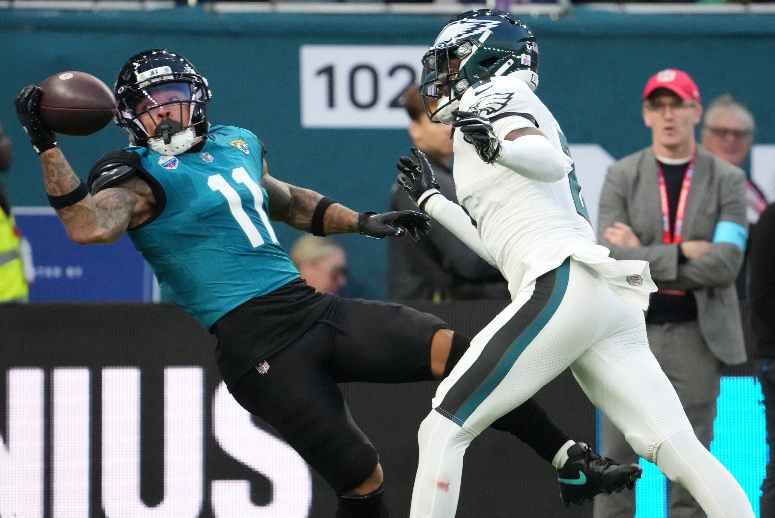 Oct 11, 2026; Tottenham, ENG; Jacksonville Jaguars wide receiver Parker Washington (11) catches the ball for a touchdown during the fourth quarter as Philadelphia Eagles cornerback Riq Woolen (2) defends at Tottenham Hotspur Stadium. Kirby Lee-Imagn Images
