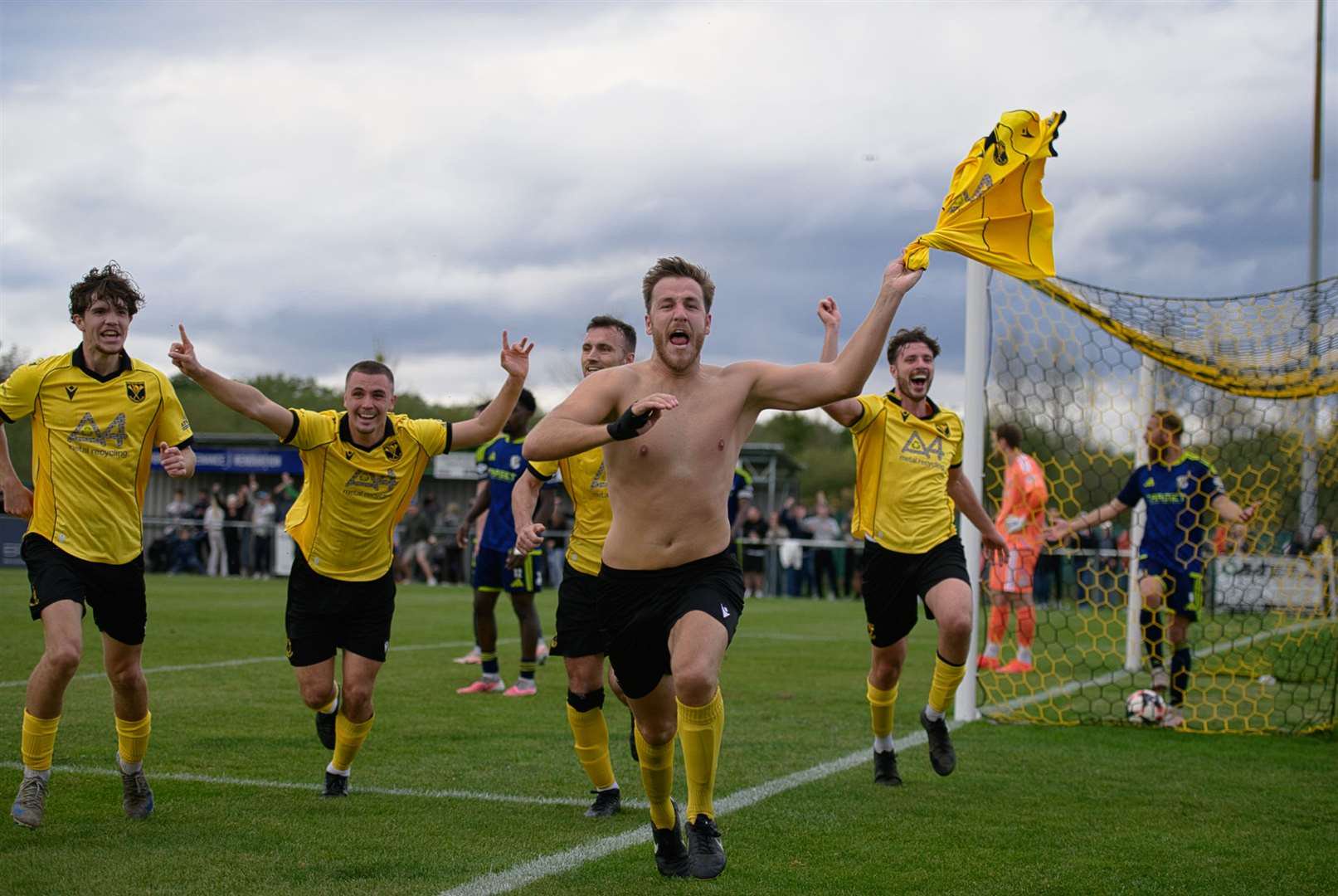 Tadley centre-back Brad Passfield celebrates the winner against Dartford. Photo by Rob Mellor