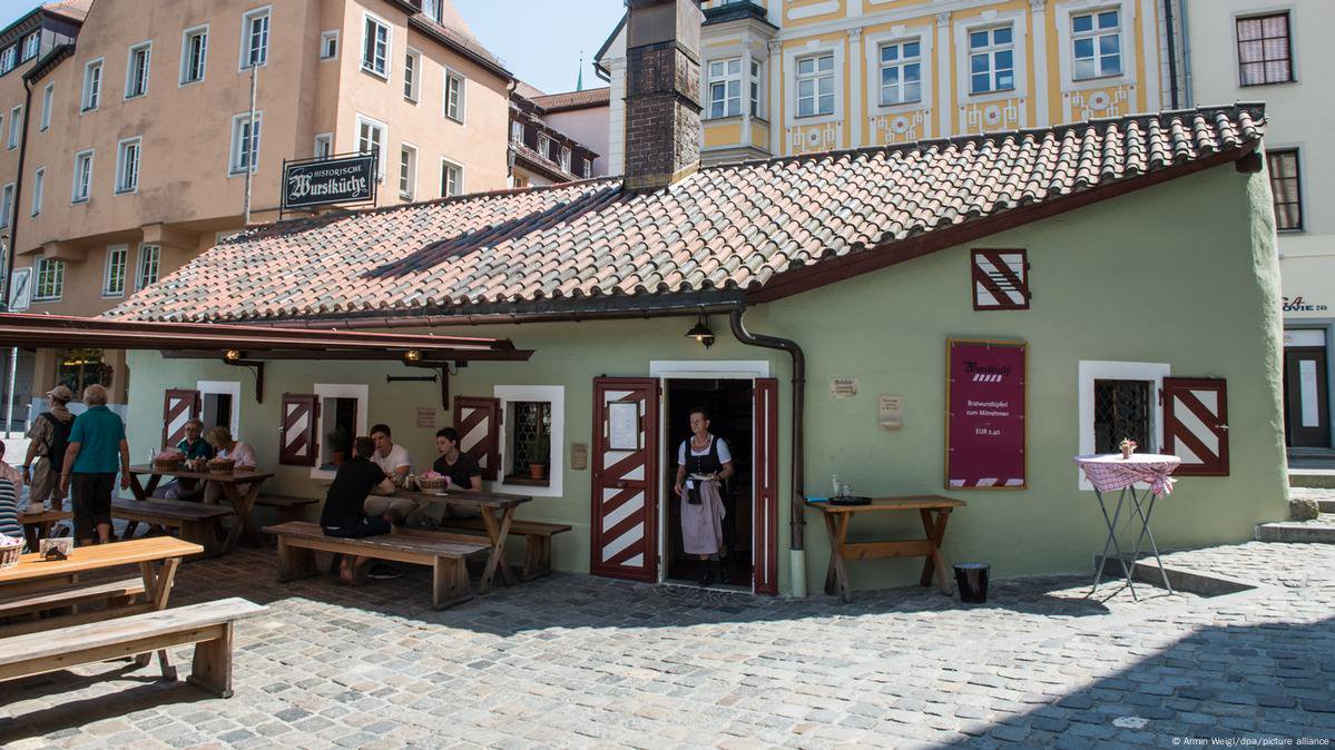 أين يقع أقدم مطعم للوجبات السريعة في العالم وما قصته؟