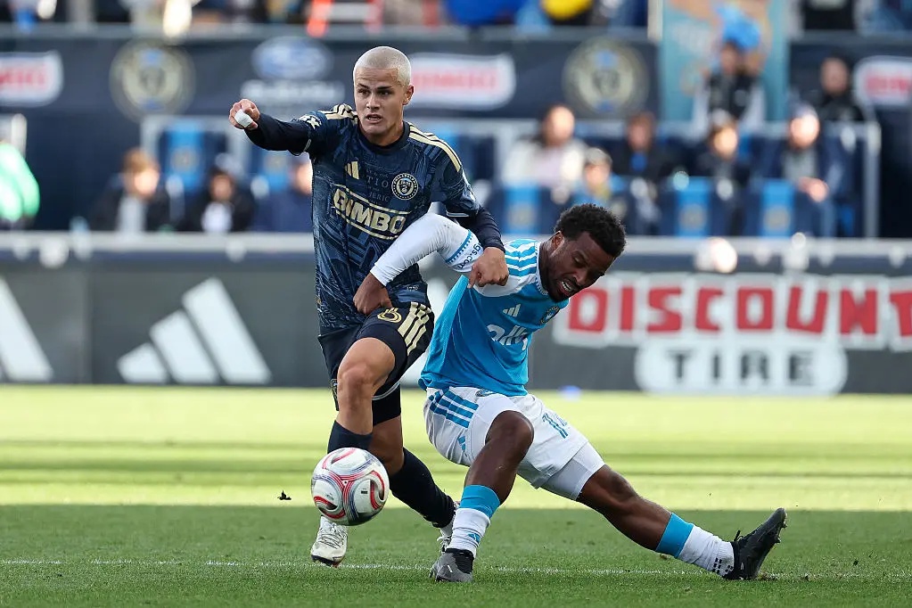Sullivan fighting for ball