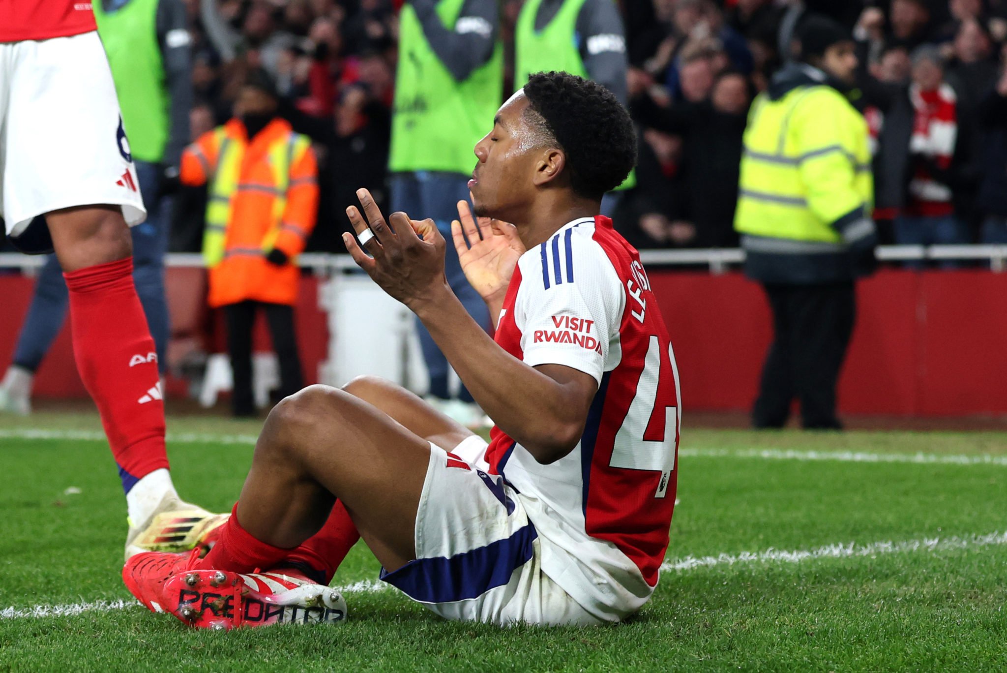 Myles Lewis-Skelly of Arsenal celebrates scoring his team's third goal  during the Premier League match between Arsenal FC and Manchester City FC a...