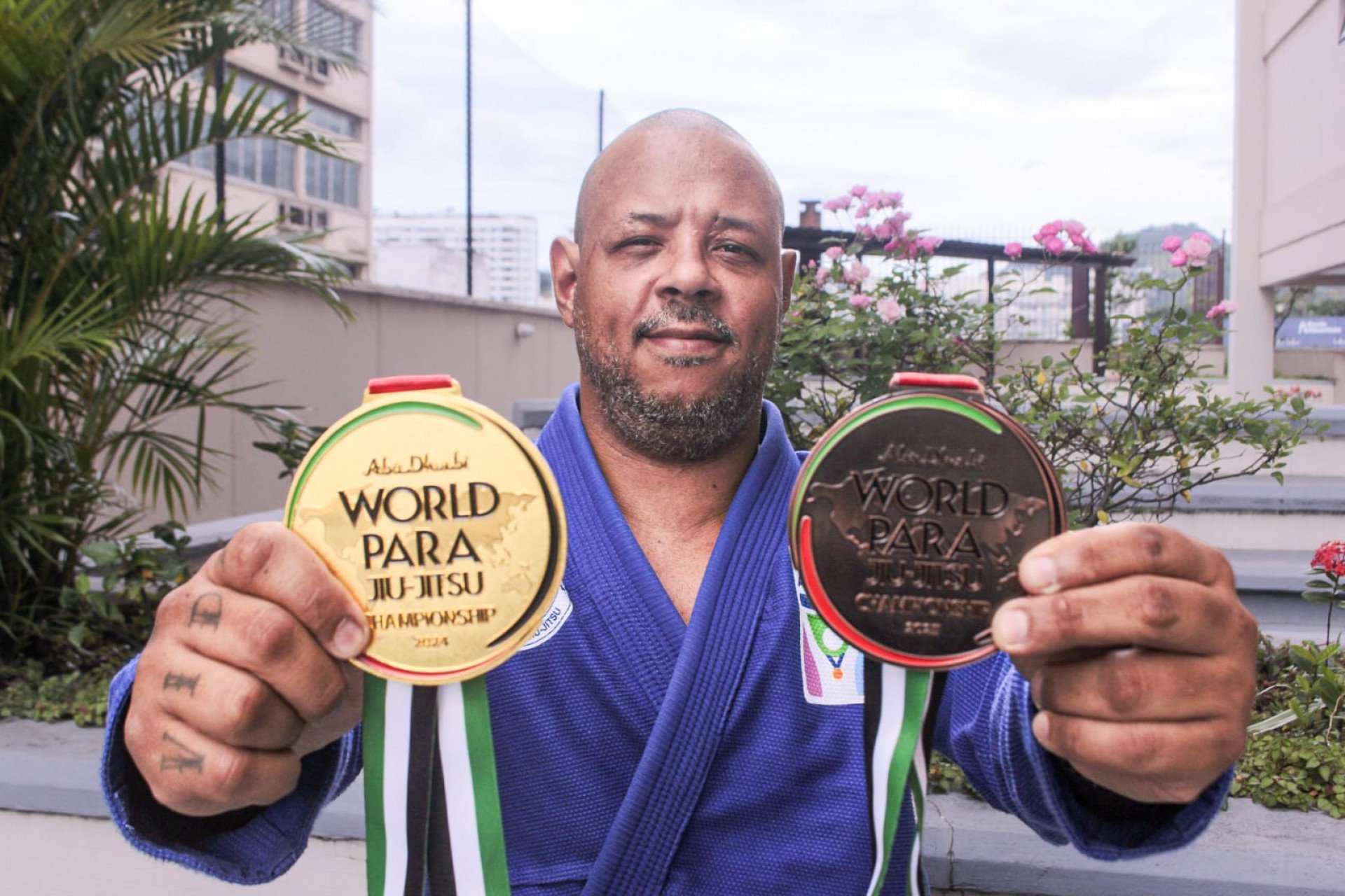 Medalhas de títulos mundiais de ouro e bronze conquistadas por Leonardo - Carlos Elias Júnior / Agência O Dia