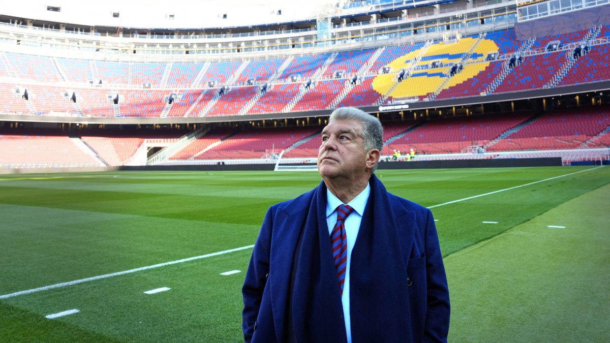 Joan Laporta wandelt durch das renovierte Camp Nou