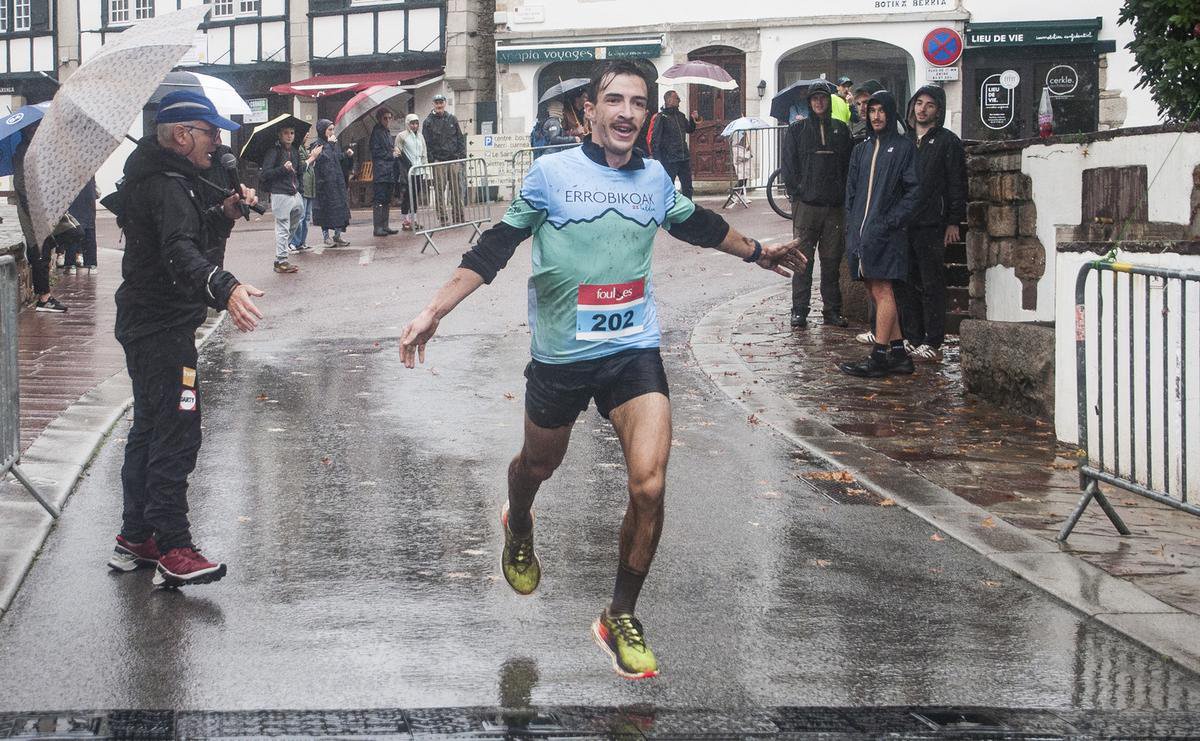 Iban Minvielle remporte sa première victoire après une série de podium, et offre une première victoire au club d’Errobikoak.
