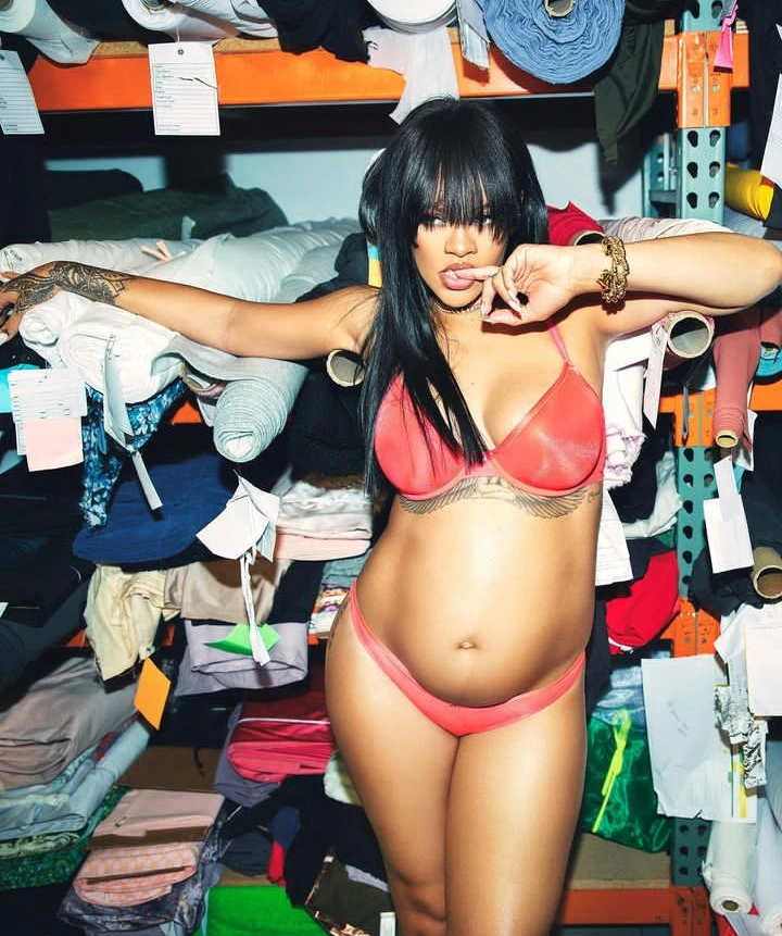 Rihanna : la chanteuse barbadienne montre son ventre arrondi (photo) | Affairage.ci