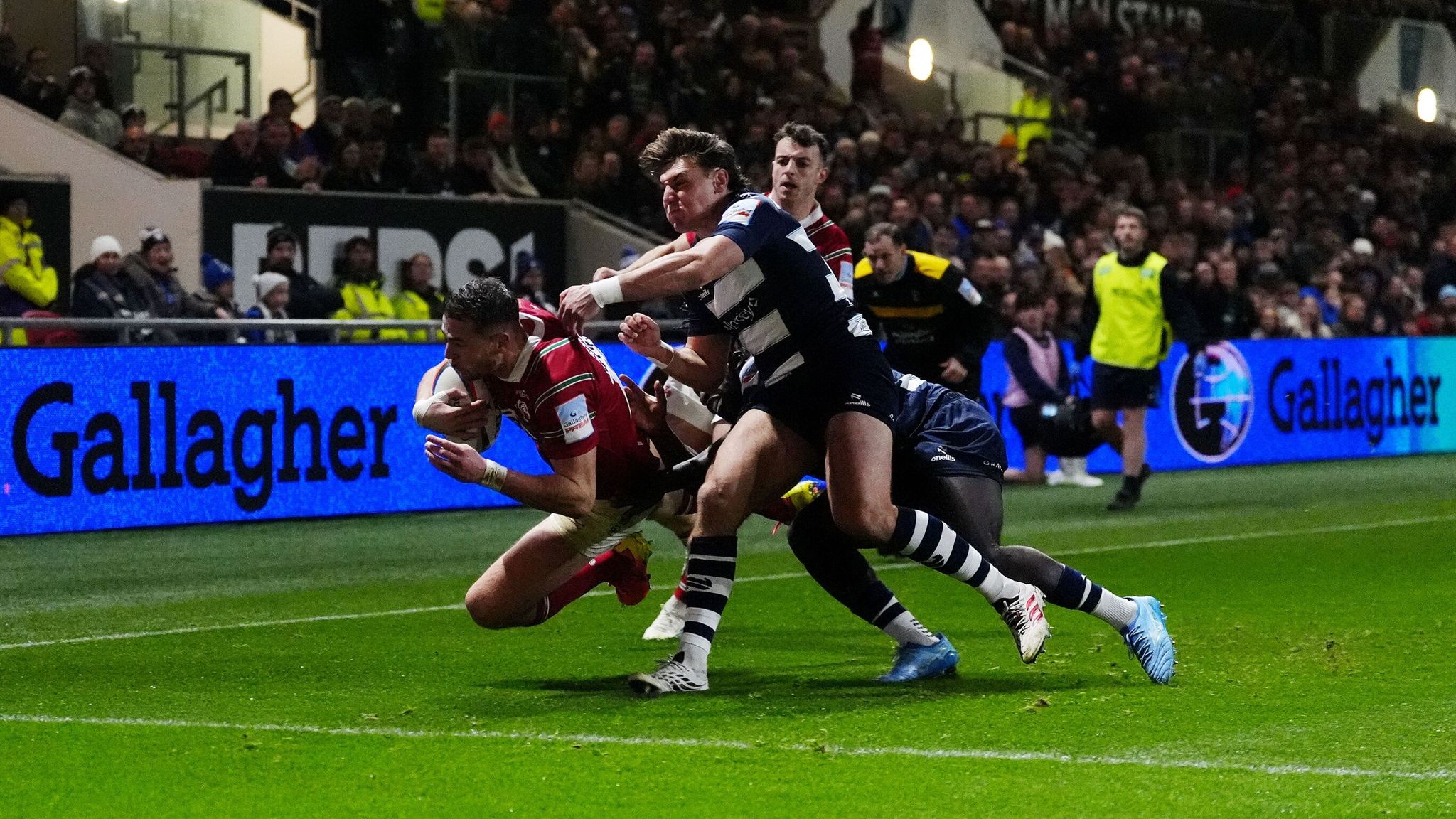 Leicester Tigers' Freddie Steward scores a try against Bristol