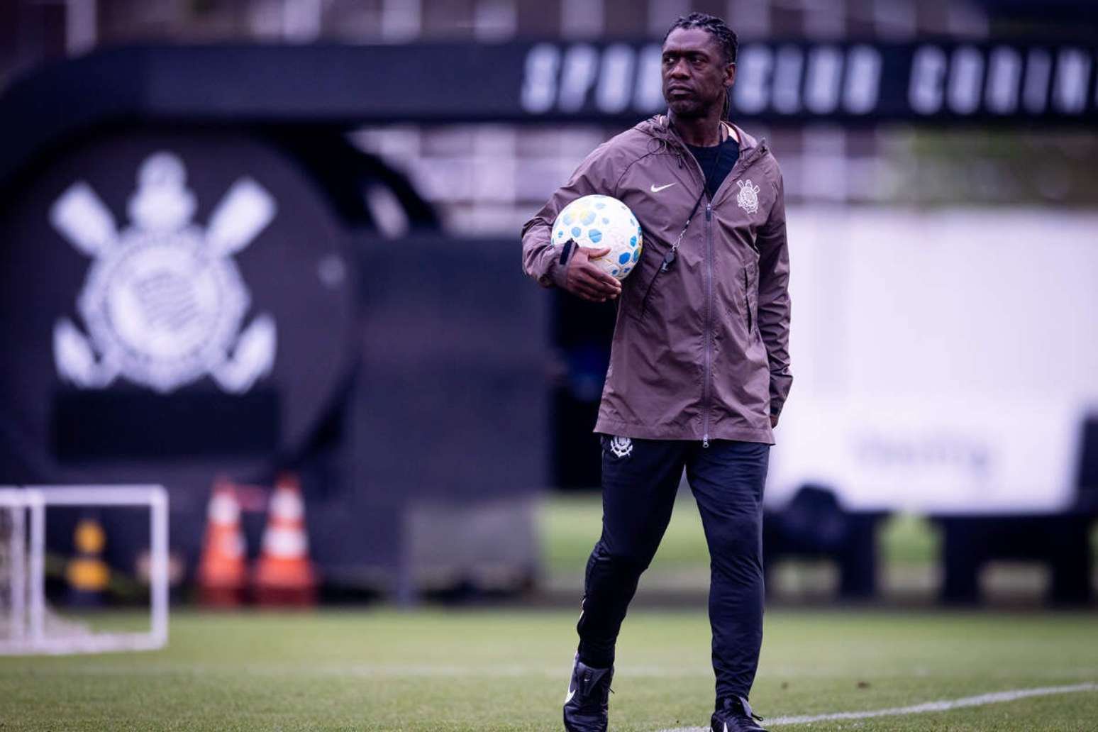 Seedorf comanda o treino do Corinthians –