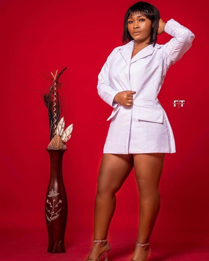 Checkout how pretty strongman's wife and kid slayed in these photos. 4