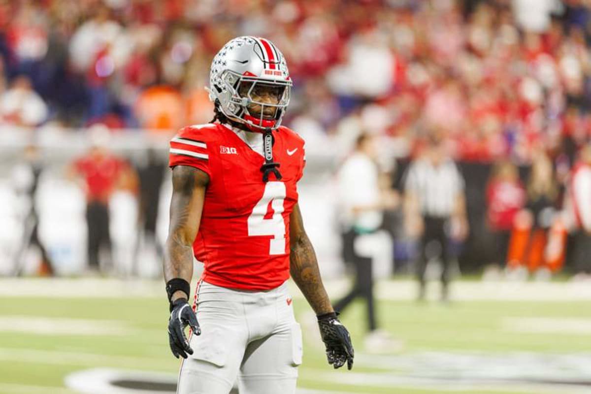 December 06, 2025: Ohio State wide receiver Jeremiah Smith 4 during NCAA, College League, USA football game action between the Indiana Hoosiers and the Ohio State Buckeyes at Lucas Oil Stadium in Indianapolis, Indiana. /CSM Indianapolis United States of America – ZUMAc04_ 20251206_zma_c04_800 Copyright: xJohnxMersitsx ©IMAGO/ZUMA Press Wire