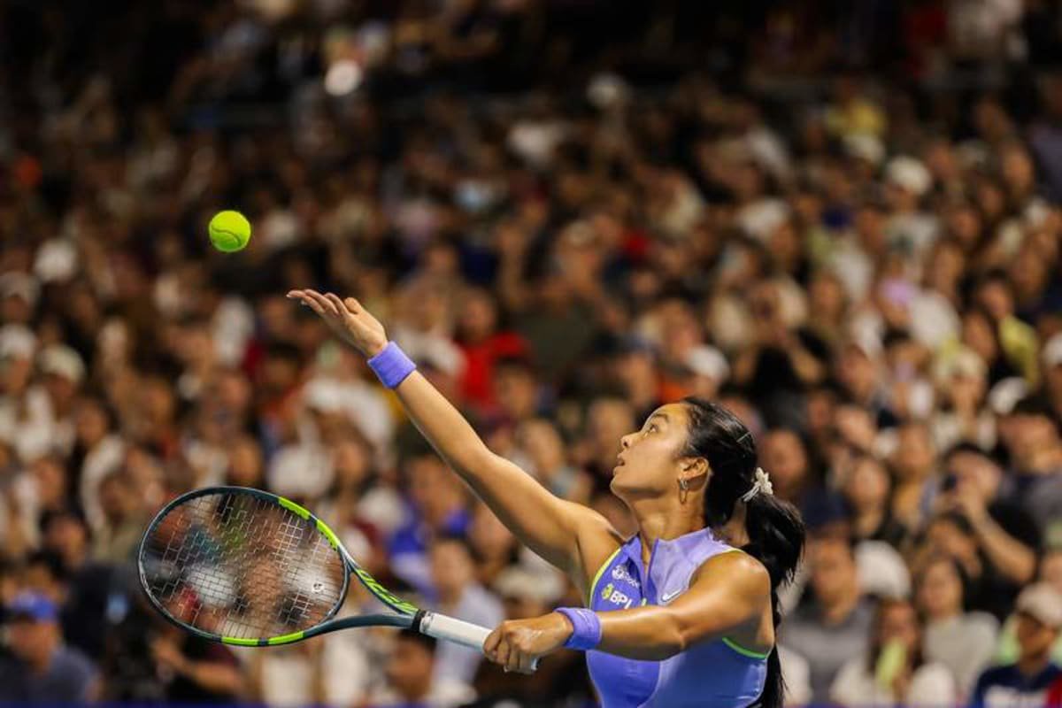 260130 — MANILA, Jan. 30, 2026 — Alexandra Eala of the Philippines serves during the women s singles quarterfinal match between Camila Osorio of Colombia and Alexandra Eala of the Philippines at the WTA, Tennis Damen Philippine Women s Open in Manila, the Philippines, Jan. 29, 2026. SPPHILIPPINES-MANILA-TENNIS-WTA PHILIPPINE WOMEN S OPEN-SINGLES RouellexUmali PUBLICATIONxNOTxINxCHN ©IMAGO/Xinhua