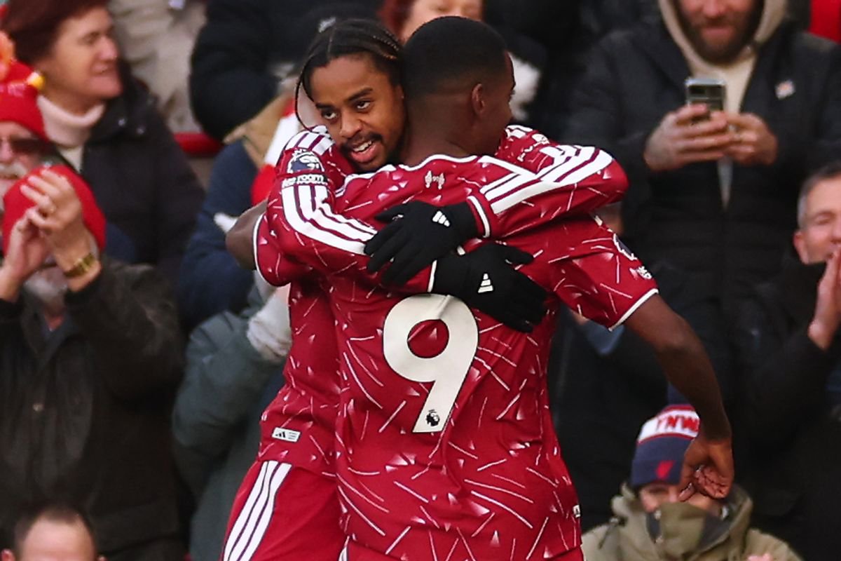 LIVERPOOL, ENGLAND - OCTOBER 25: Alexander Isak of Liverpool celebrates with Bradley Barcola after he scored for 2-0 during the Premier League 2026/27 match between Liverpool FC and Brighton & Hove Albion at Anfield on October 25, 2026 in Liverpool, United Kingdom. (Photo by Shaun Brooks - CameraSport via Getty Images)