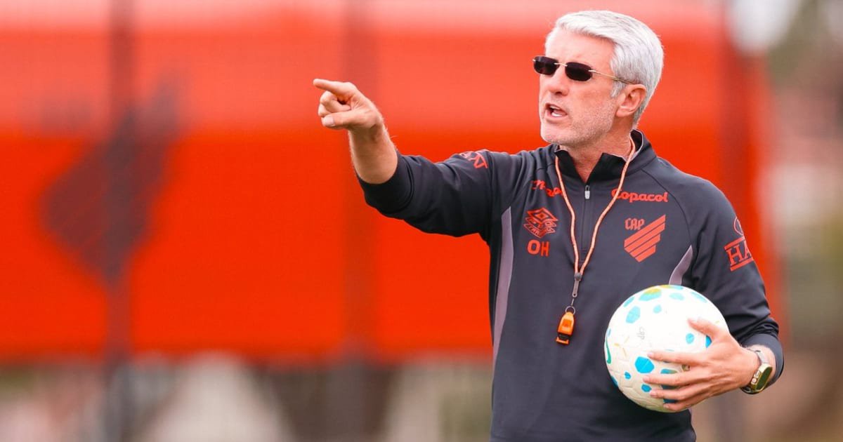 Odair Hellmann fala sobre o elenco do Athletico na derrota para o Grêmio: “a responsabilidade é de todo mundo”