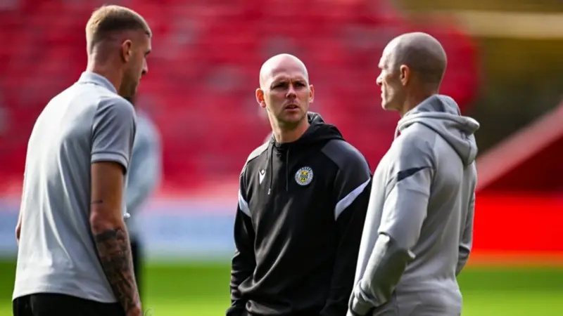 St. Mirren have lost each of their last four Scottish Premiership games, last losing five in a row in the competition in October 2020 (6).  Aberdeen have failed to score in each of their last three home league games, attempting 43 shots without finding the net. They haven't drawn a blank in four successive home league matches since September 2012 – a run of four goalless draws in a row, two of which were against St. Mirren.  St. Mirren have won four of their last seven league visits to Aberdeen (D1 L2), after having been winless in 15 beforehand (D8 L7).  Aberdeen have won just one of their last seven league meetings with St. Mirren (D1 L5), a 1-0 away victory in October 2025.