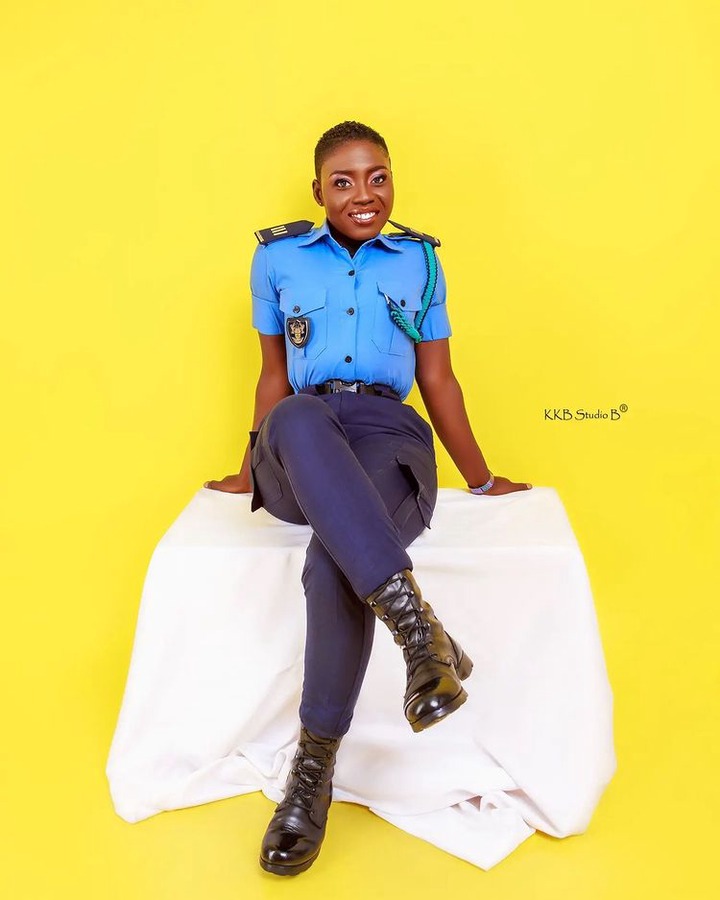 adorable-pictures-of-ghanaian-female-customs-officer-causes-massive