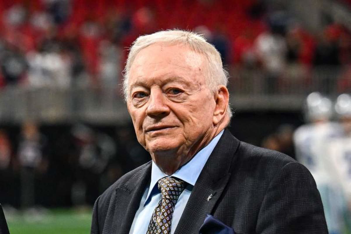 ATLANTA, GA Ð NOVEMBER 03: Dallas owner Jerry Jones looks on prior to the start of the NFL, American Football Herren, USA game between the Dallas Cowboys and the Atlanta Falcons on November 3rd, 2024 at Mercedes-Benz Stadium in Atlanta, GA. Photo by Rich von Biberstein/Icon Sportswire NFL: NOV 03 Cowboys at Falcons EDITORIAL USE ONLY Icon241103146 ©IMAGO/Icon Sportswire