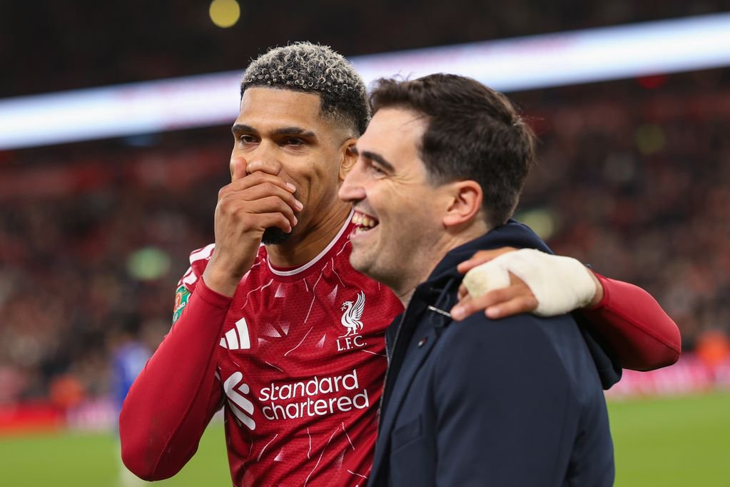 Ronald Araujo and Andoni Iraola after Liverpool knocked Chelsea out of the Carabao Cup.