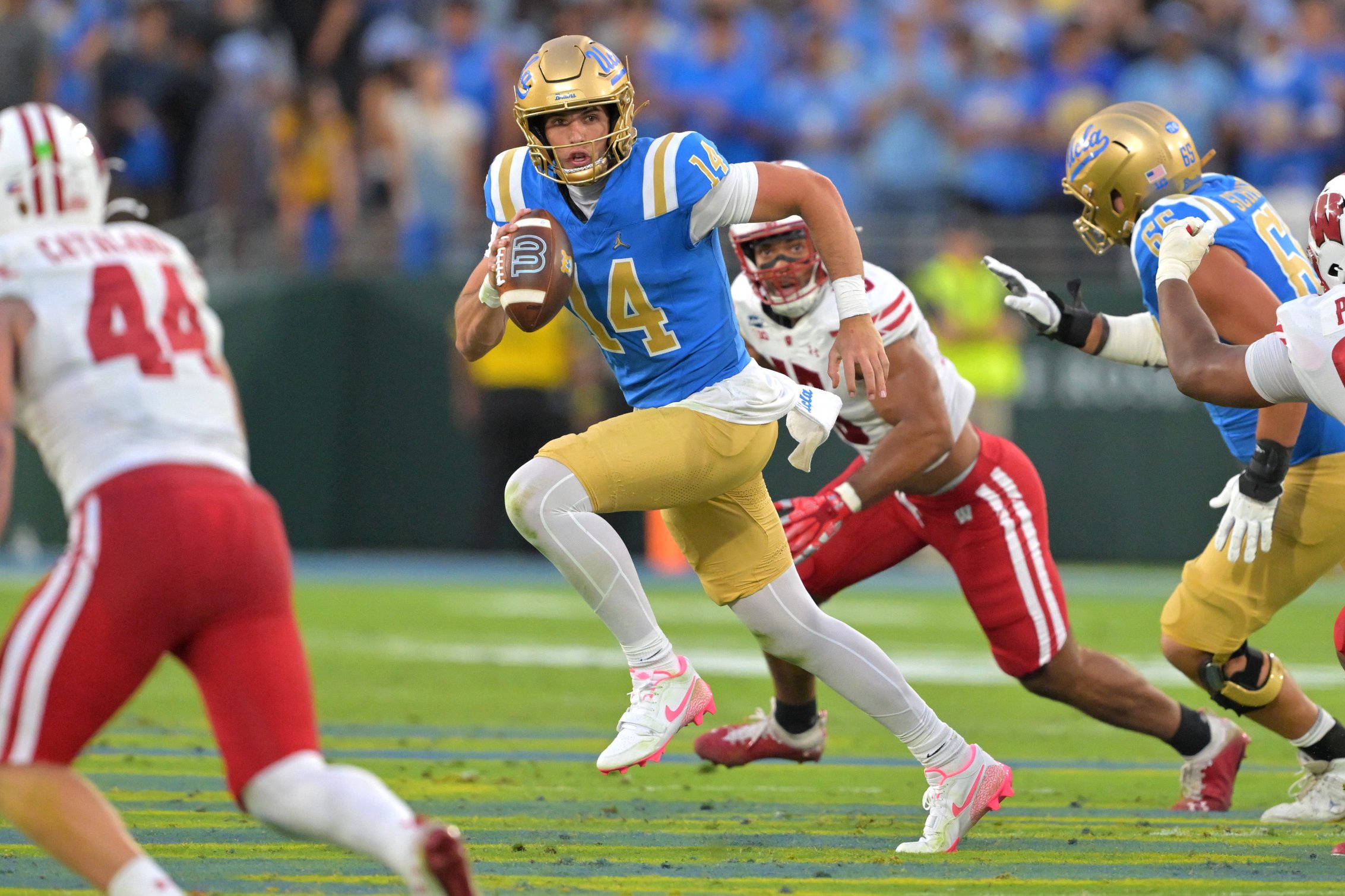 UCLA Bruins quarterback Ty Dieffenbach (14) scrambles in the pocket in the first half against the UCLA Bruins at the Rose Bowl. 