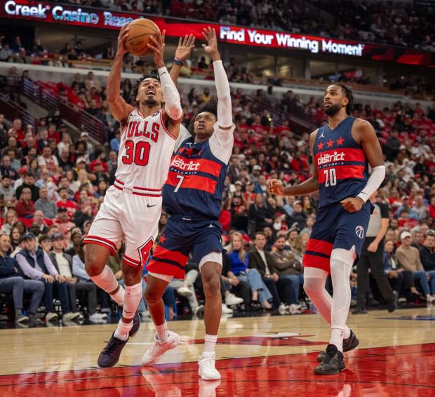 Bulls guard Tre Jones (30) drives for a layup during the first quarter against the Wizards on Saturday, Oct. 24, 2026, at the United Center. (Arthur Maiorella/Chicago Tribune)