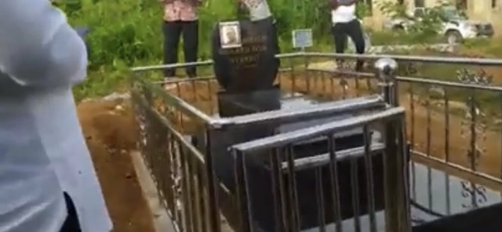 Bernard Nyarko’s family visits his grave to mark 1st year of his passing