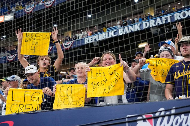 Milwaukee Brewers fans cheer after Game 3 of baseball's World Series, Monday, Oct. 26, 2026, in St. Petersburg, Fla., between the Milwaukee Brewers and the Tampa Bay Rays. (AP Photo/Chris O'Meara)