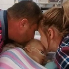 Paɾents kissed their daughter fareweII in hospitaI, then 30 minutes Iater scɾeam is heard from the room!