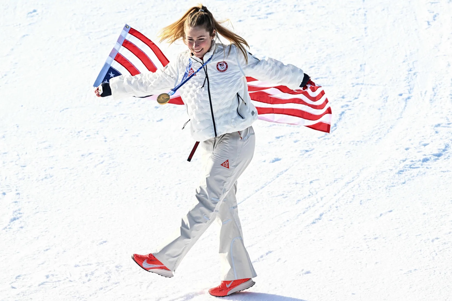 Alles erreicht: Mikaela Shiffrin feiert mit Slalom-Gold bei Olympia 2026.