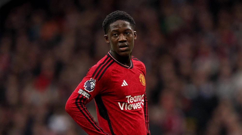Kobbie Mainoo officially awarded with PFA trophy