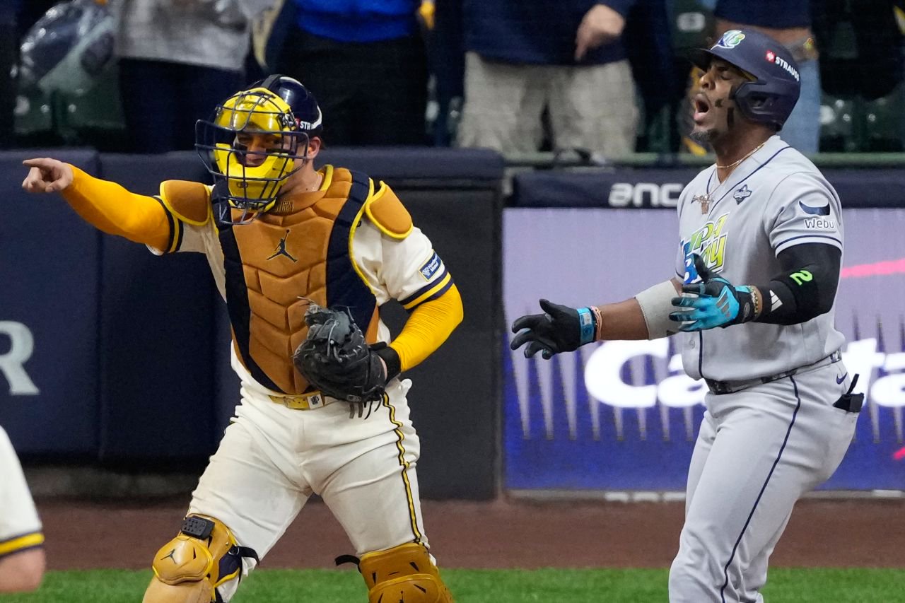 Tampa Bay's Yandy Díaz reacts after striking out to end the game.