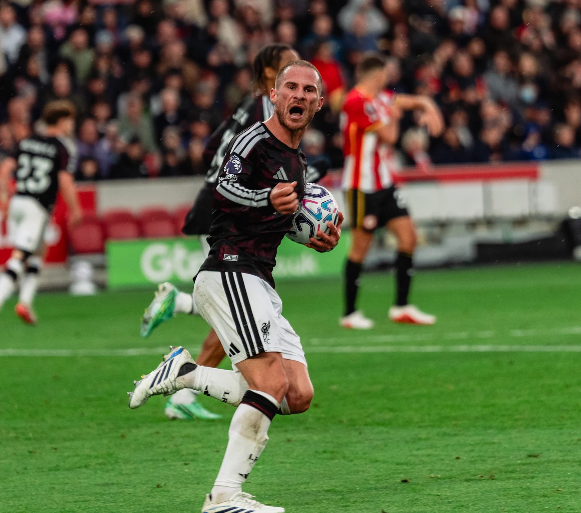 Goal celebration v Brentford - 17/10/2026 (7)