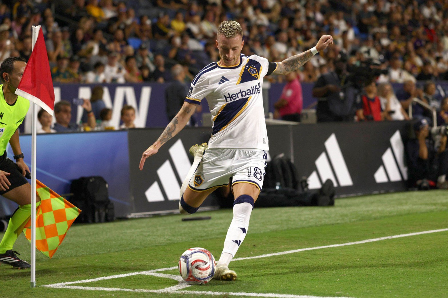 Galaxy midfielder Marco Reus winds up to take a corner kick against San Diego FC during the second half Saturday, Oct. 17, 2026, at Dignity Health Sports Park. (Photo by Raul Romero Jr., Contributing Photographer)
