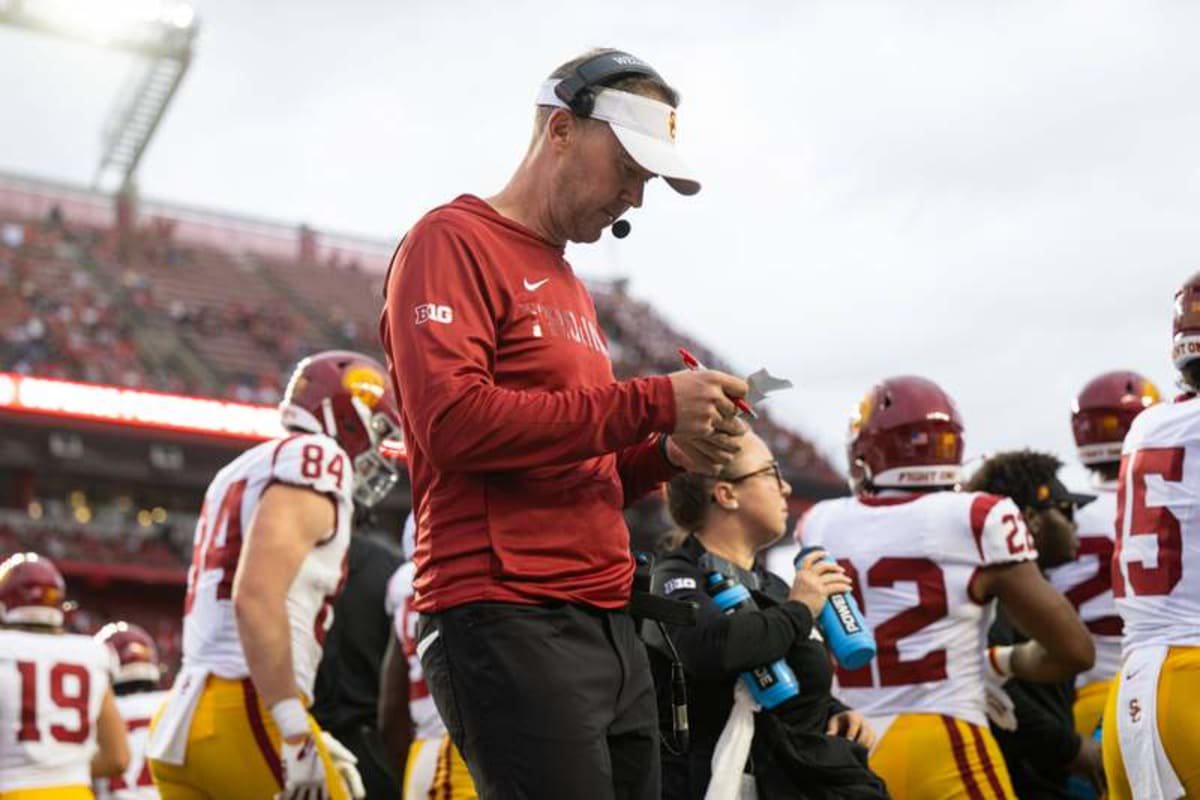 USC Trojans v Rutgers Scarlet Knights – NCAA, College League, USA FBS Football Lincoln Riley, head coach of the USC Trojans, reacts during an NCAA FBS football game at SHI Stadium in Piscataway, United States, on September 19, 2026. Piscataway United States PUBLICATIONxNOTxINxFRA Copyright: xDanxSquicciarinix originalFilename:squicciarini-usctroja260919_npFQl.jpg ©IMAGO/NurPhoto