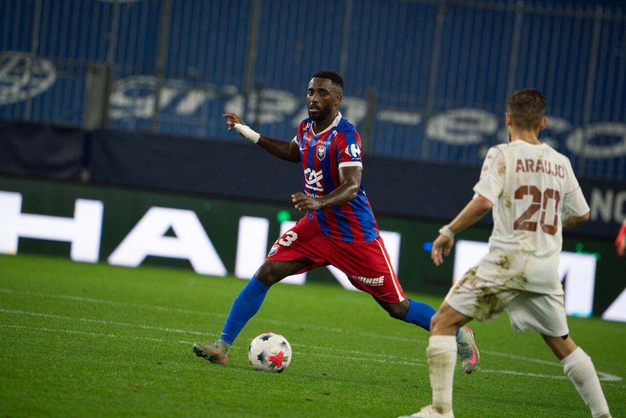 Lionel Carole a été très peu inquiété contre La Roche, mais il a fallu d'une action pour que Mansour Samb ouvre le score.