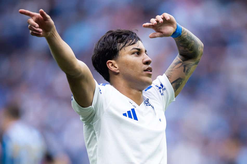 Jogador comemora o terceiro gol contra o Grêmio.