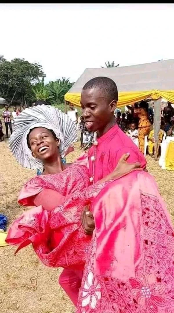 18 years old boy marries his 15 years old girlfriend (photos)