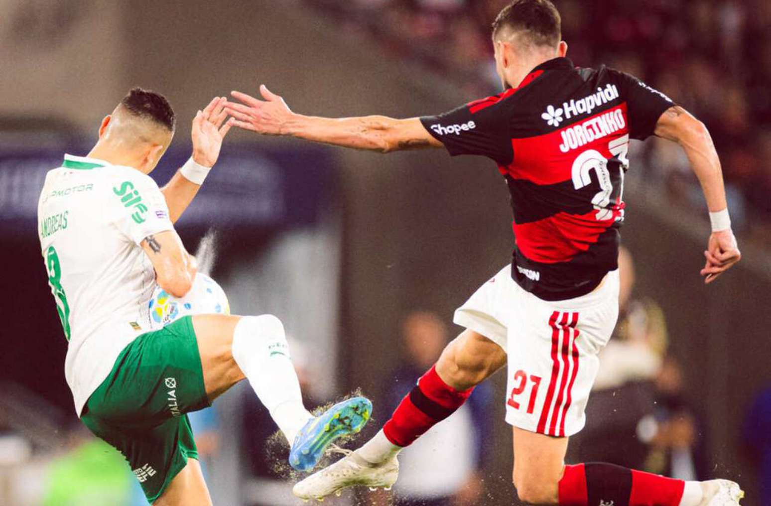 Momento da lesão de Jorginho, em jogo contra o Palmeiras –