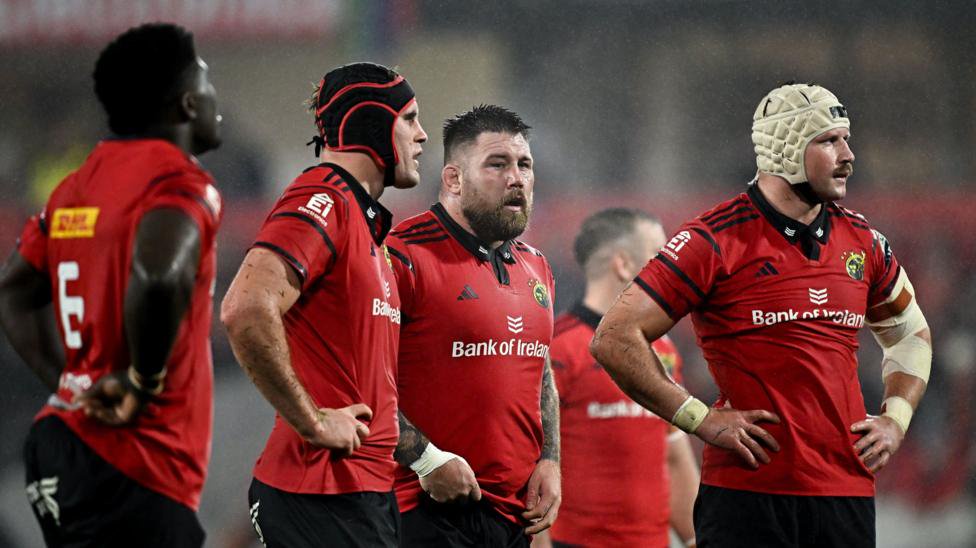 Munster players look dejected
