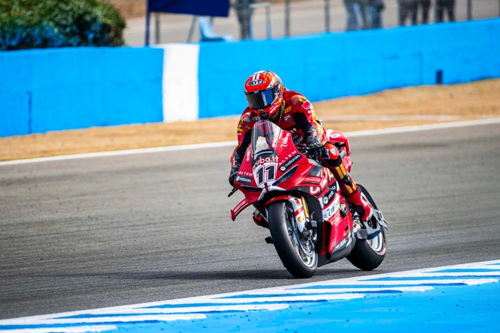 Nicolo Bulega gewinnt das 50. WorldSBK-Rennen in Jerez, am schnellsten zum Meilenstein.