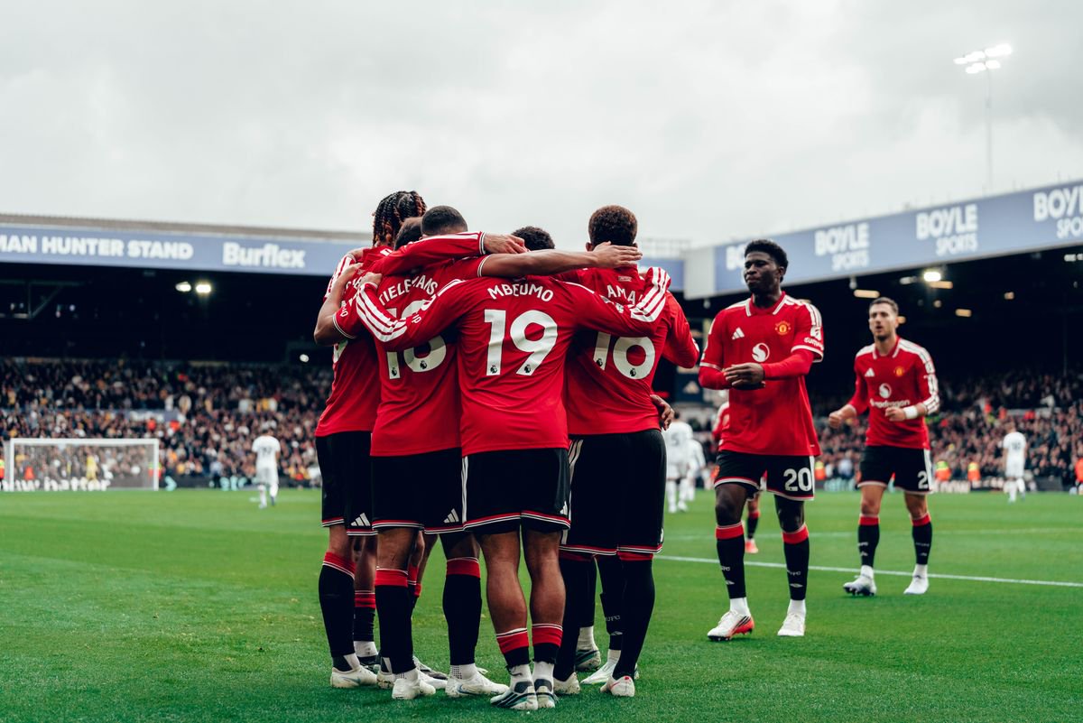 Manchester United players celebrate Bryan Mbeumo scoring against Leeds