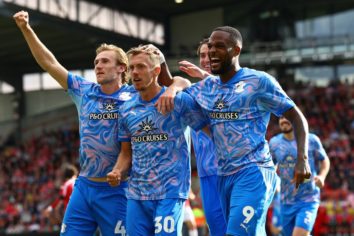 Flynn Downes with Southampton team-mates