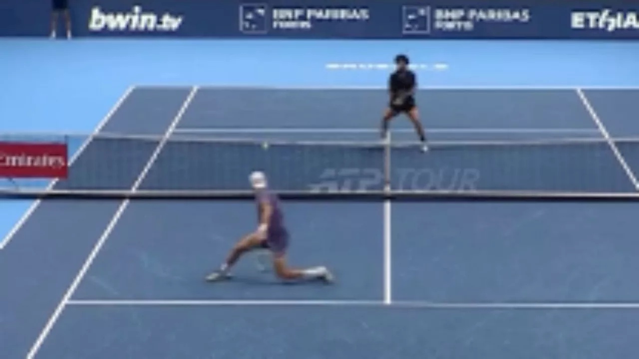 Struff kassiert irren Trick-Shot - und schlägt famos zurück